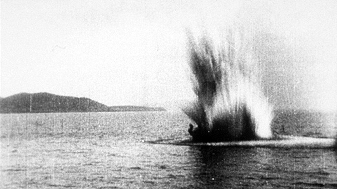 Explosion en mer 1898 movie scene