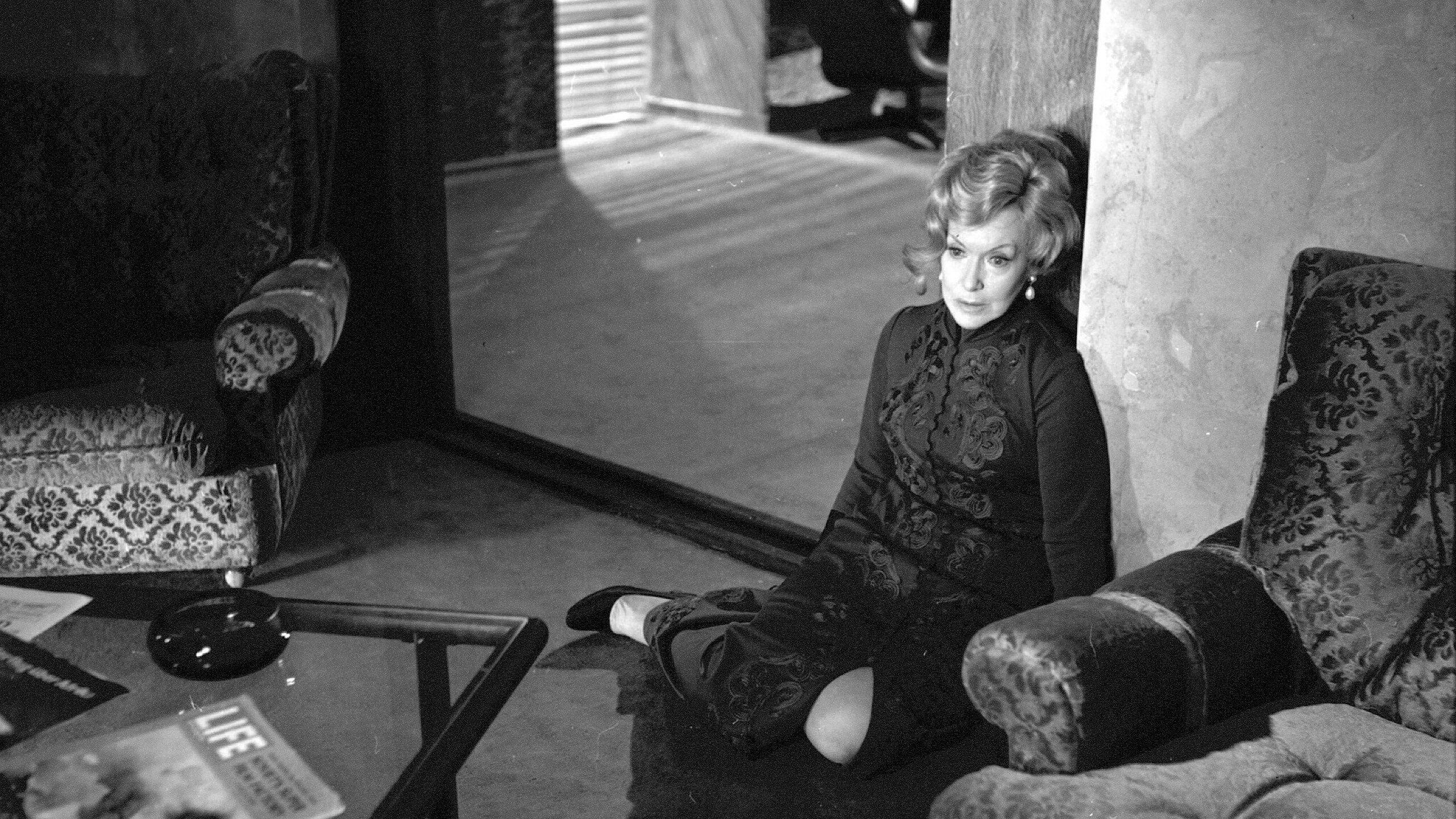 Starling and Lyre 1974 movie scene