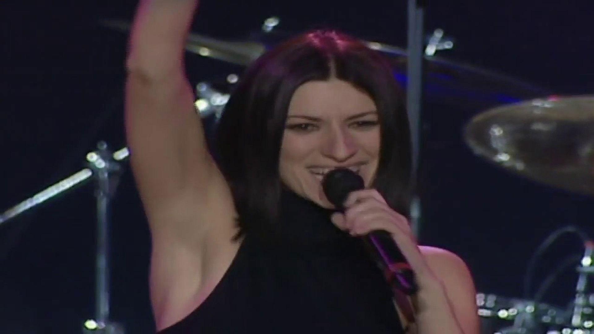 Laura Pausini: Live 2001-2002 World Tour 2003 movie scene