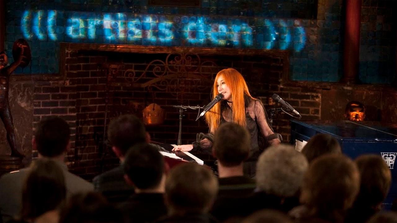 Tori Amos: Live from The Artists Den 2010 movie scene