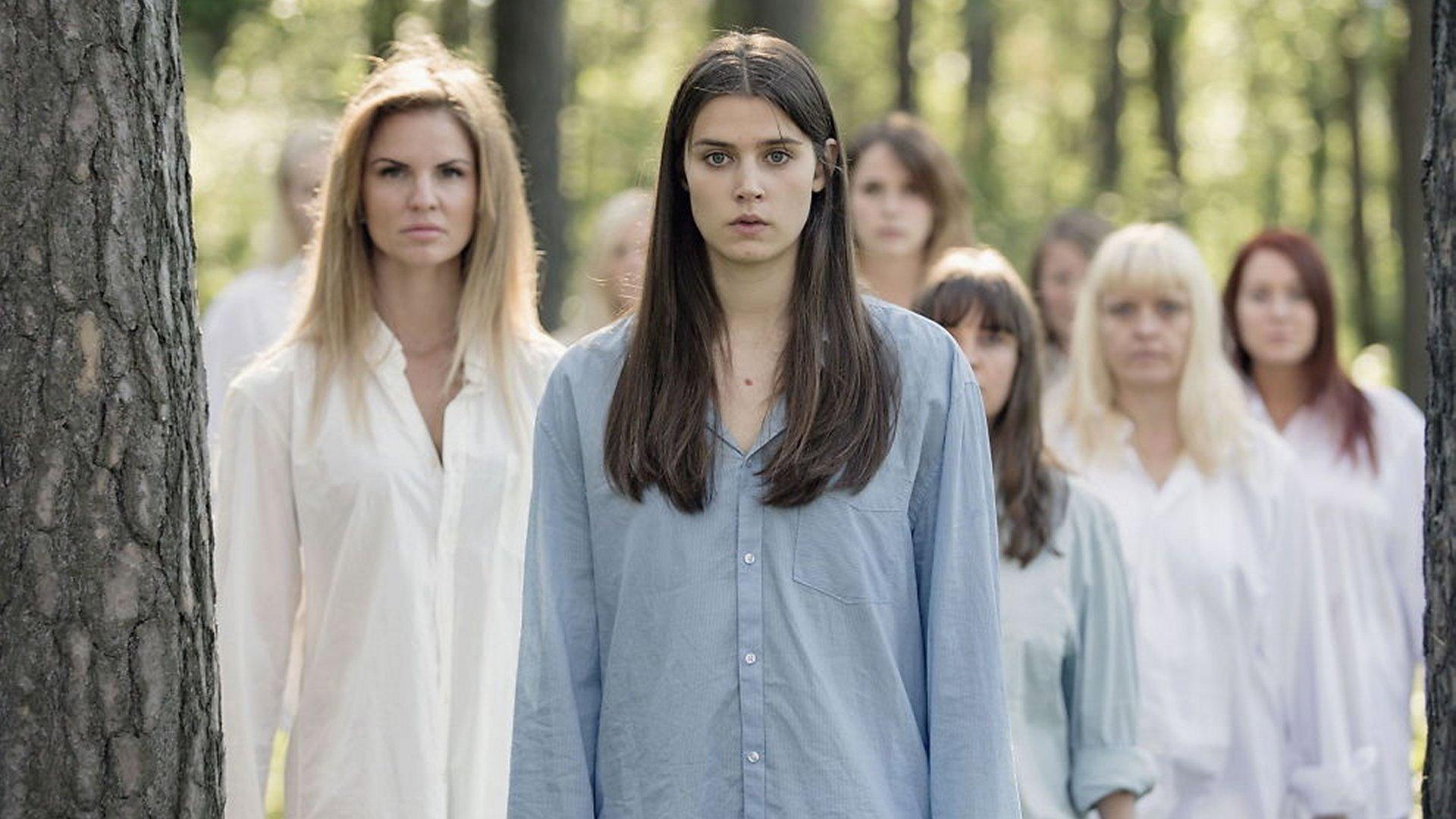 Women in Oversized Men's Shirts 2015 movie scene