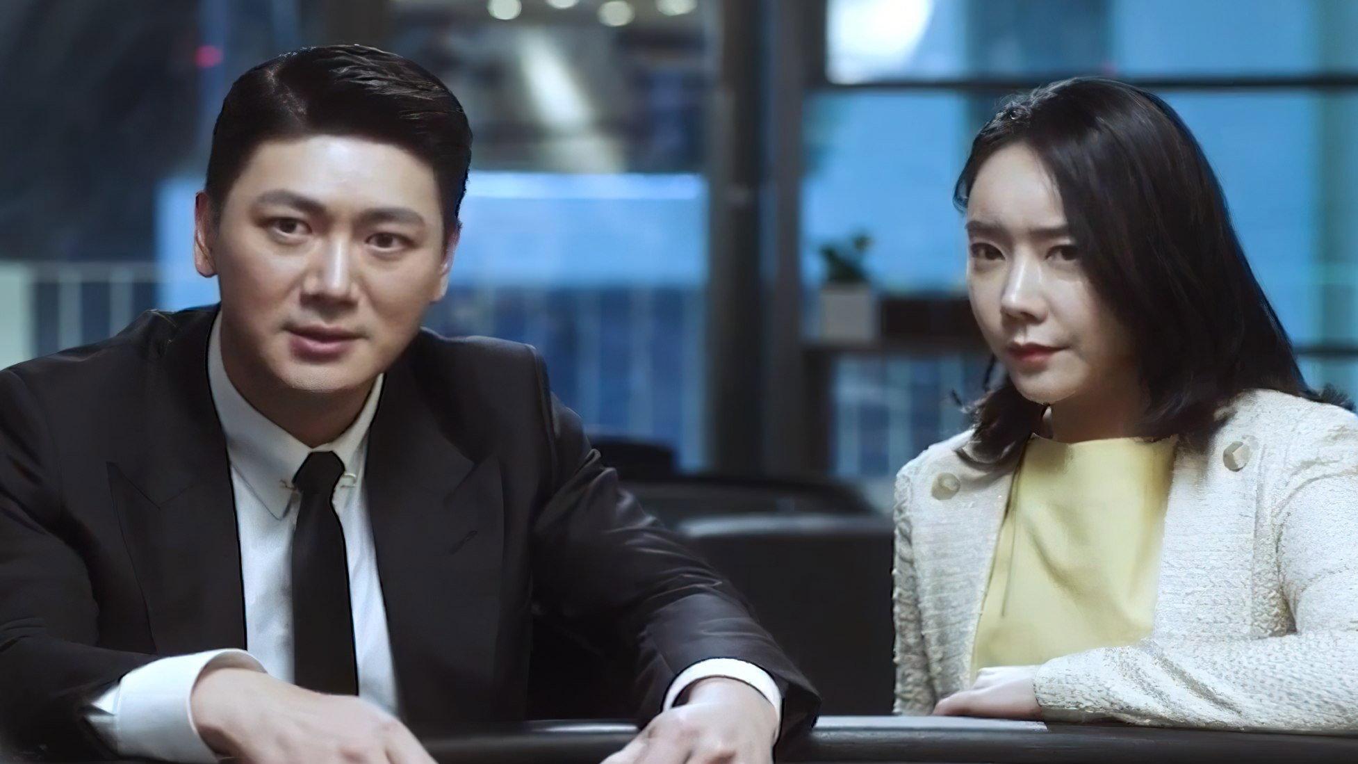 Hold 'Em King: Airline 2022 movie scene