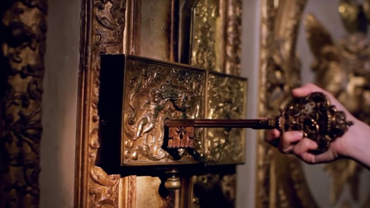 Versailles' Dirty Secrets 2016 movie scene