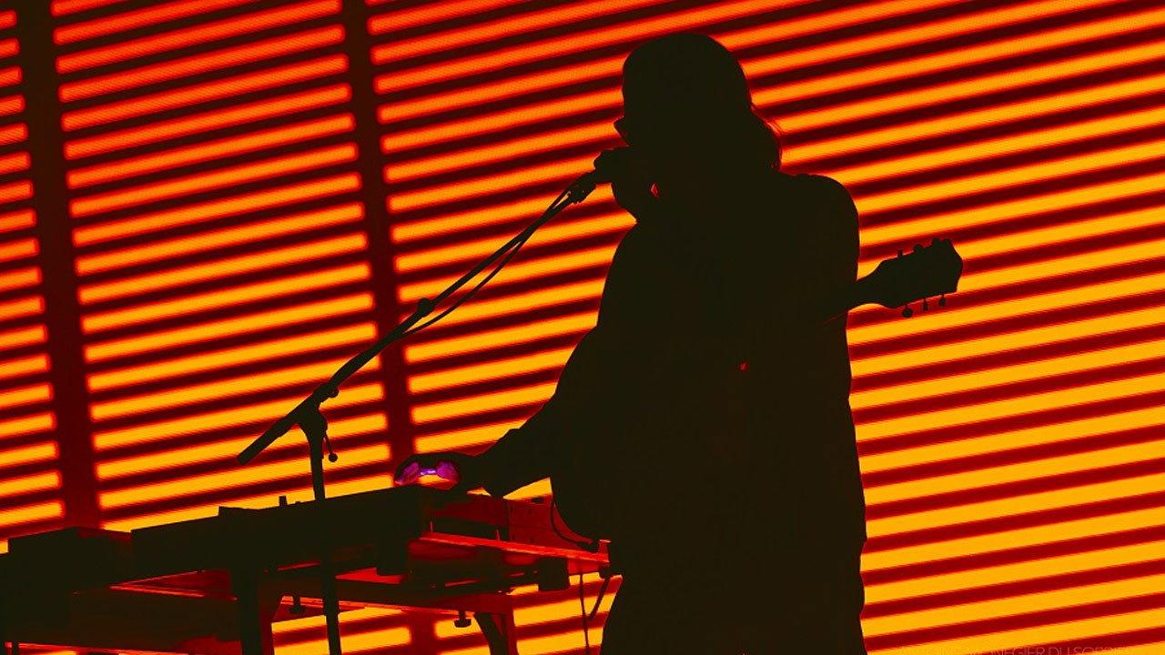 Jungle en concert au Centquatre 2023 movie scene