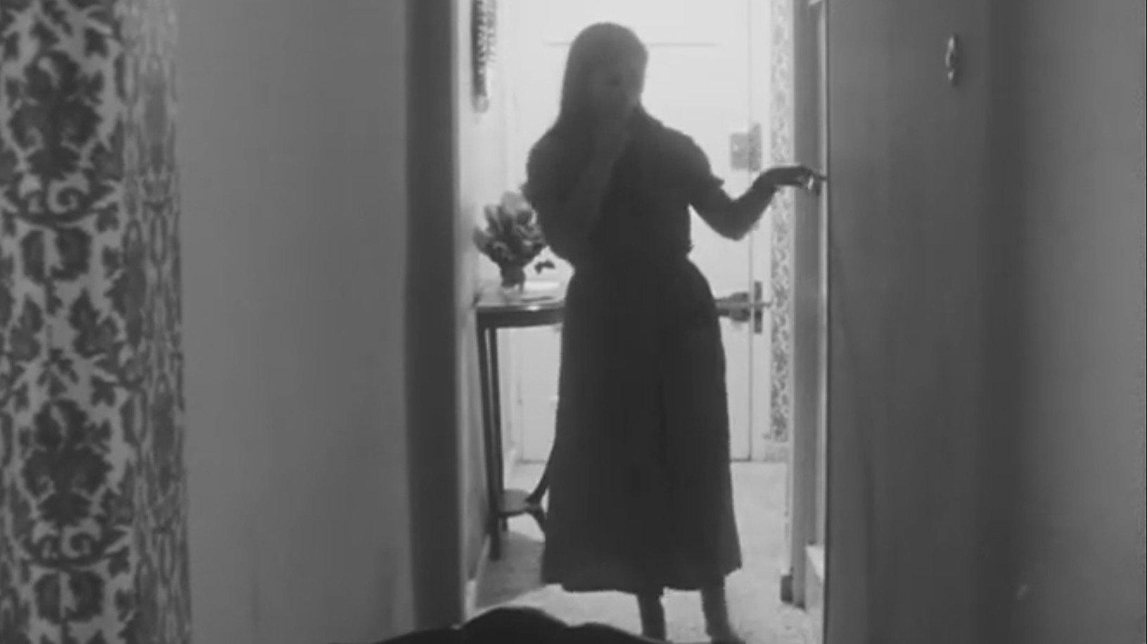 Contactos 1970 movie scene