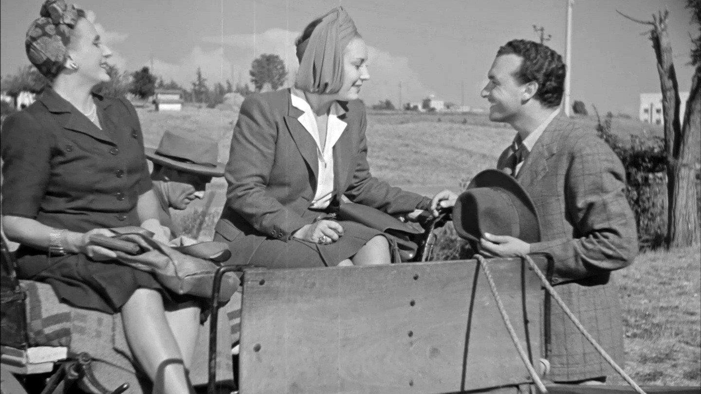 La sua strada 1946 movie scene