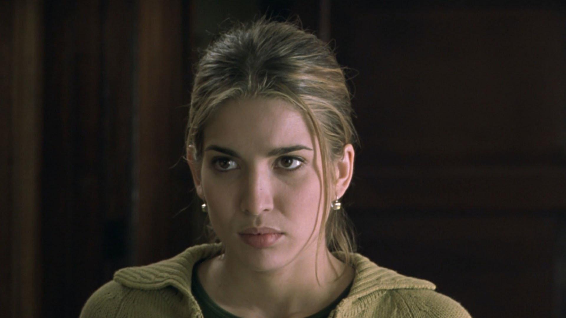 El refugio del mal 2002 movie scene