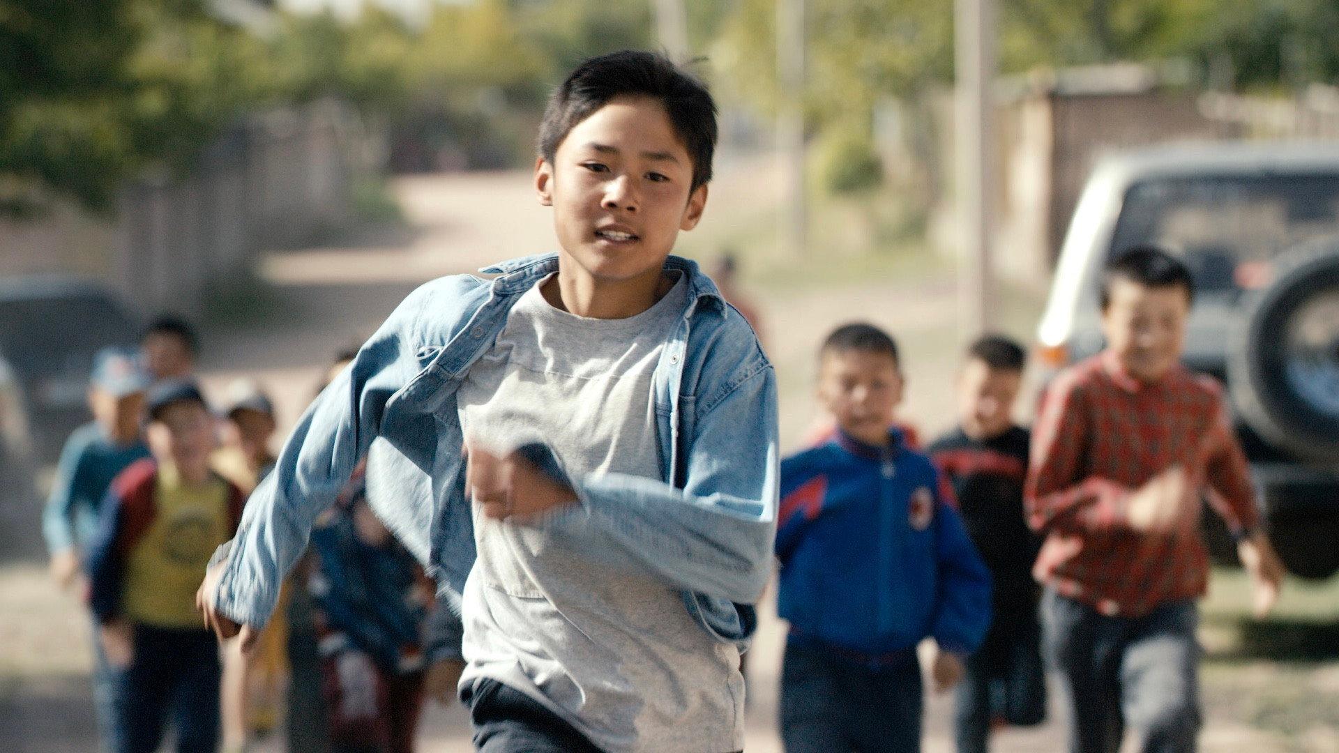 Running to the Sky 2019 movie scene