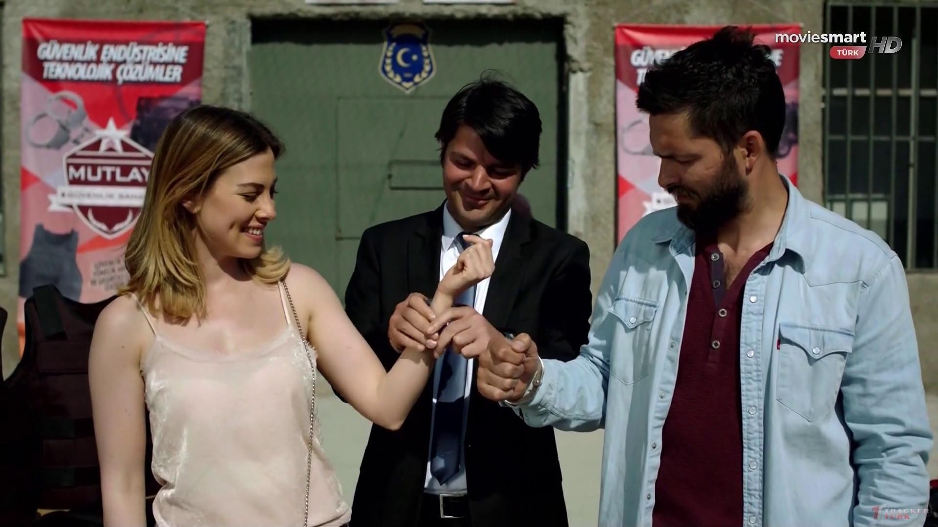 Elimiz Mahkum 2017 movie scene