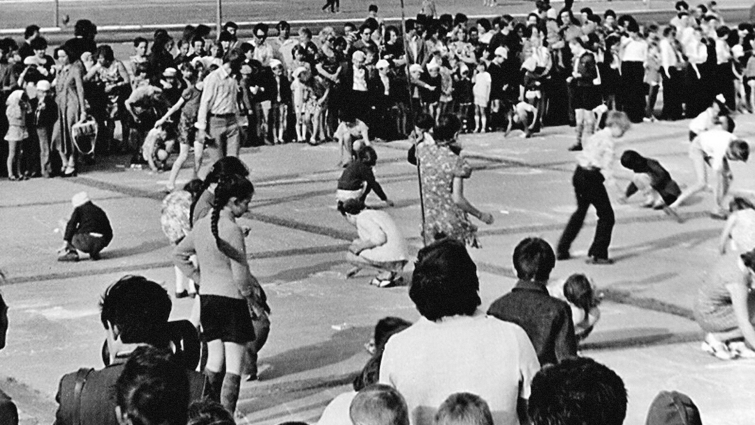 Street Without End 1972 movie scene
