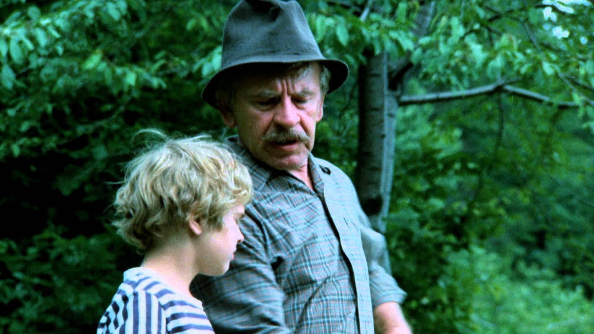 Kosenie Jastrabej lúky 1982 movie scene