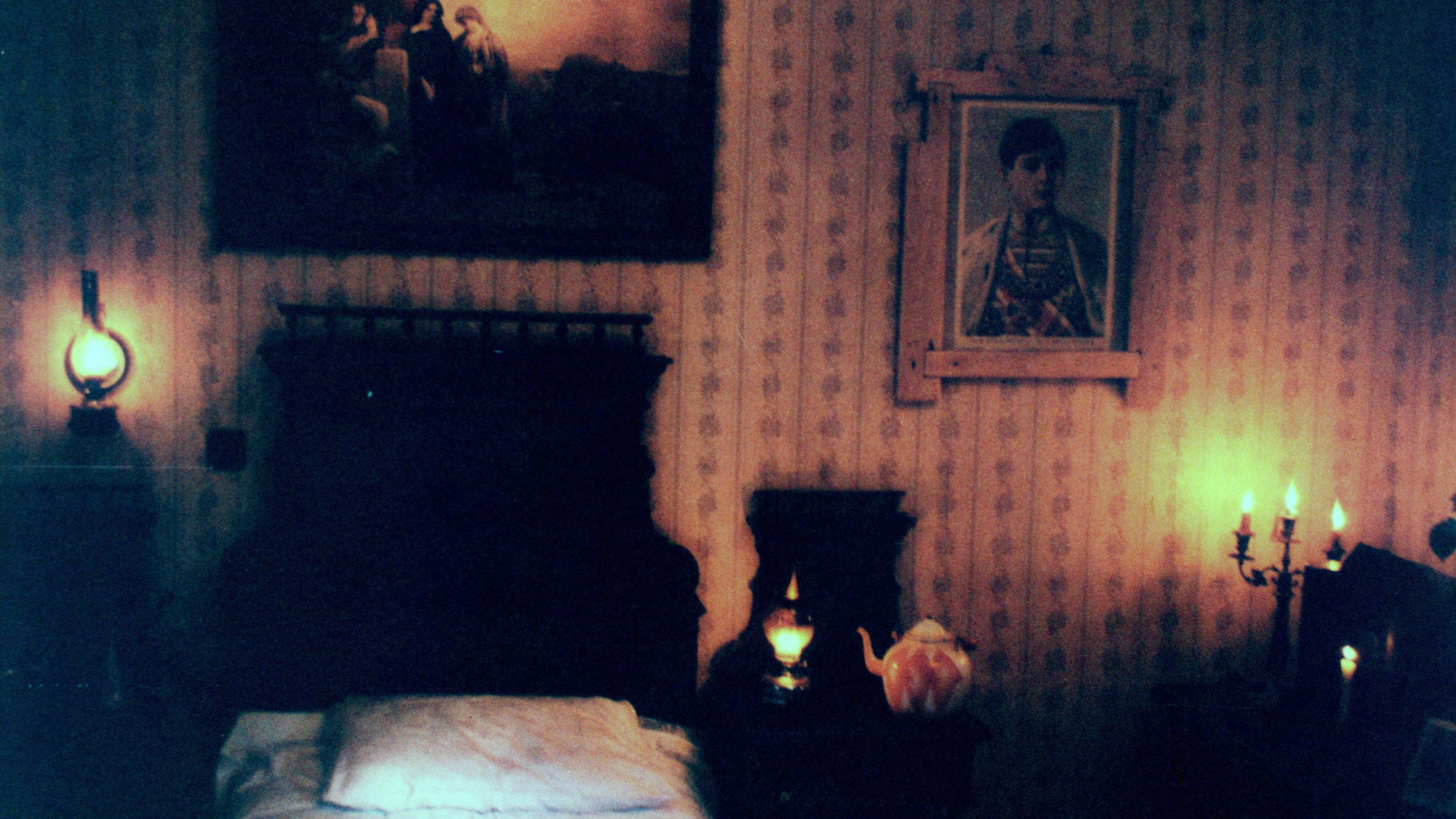 Bed 1997 movie scene