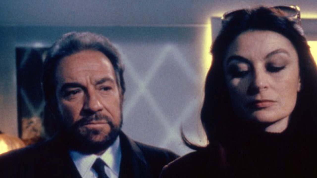 Tragedy of a Ridiculous Man 1981 movie scene