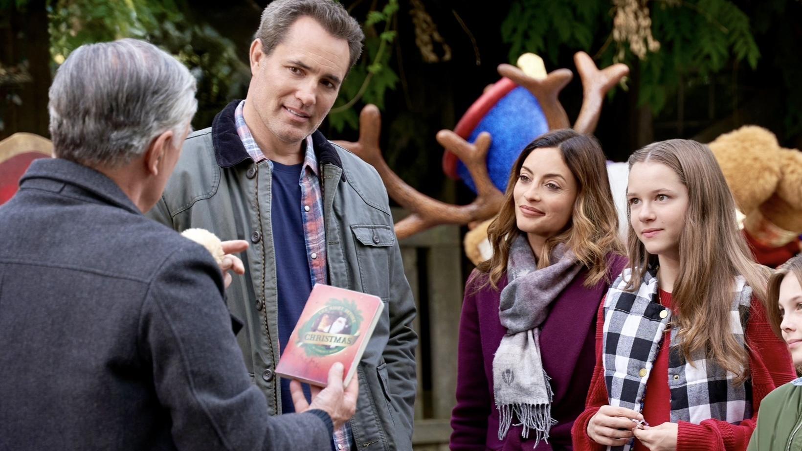 Mystery on Mistletoe Lane 2023 movie scene