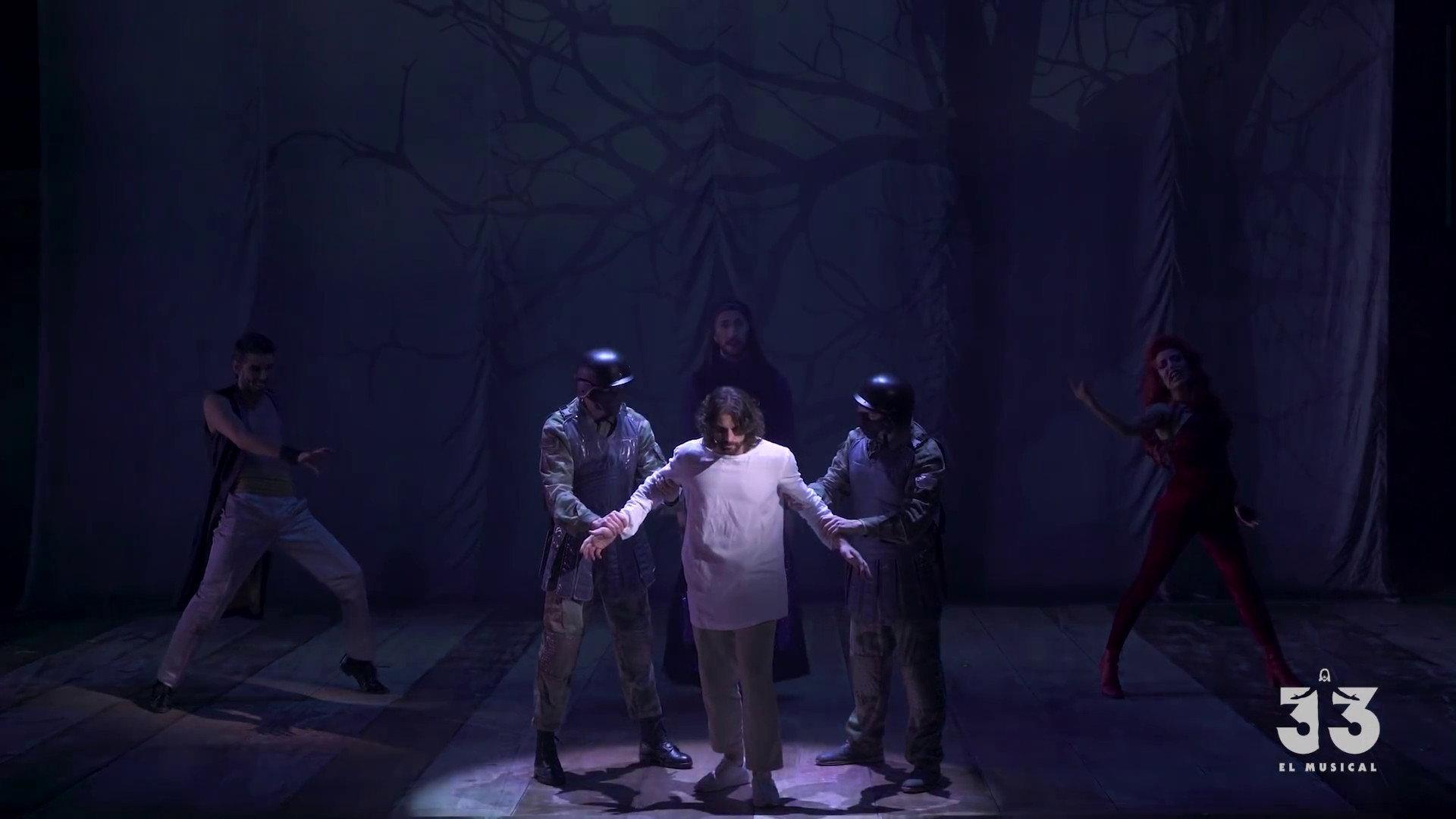 33 El Musical 2019 movie scene