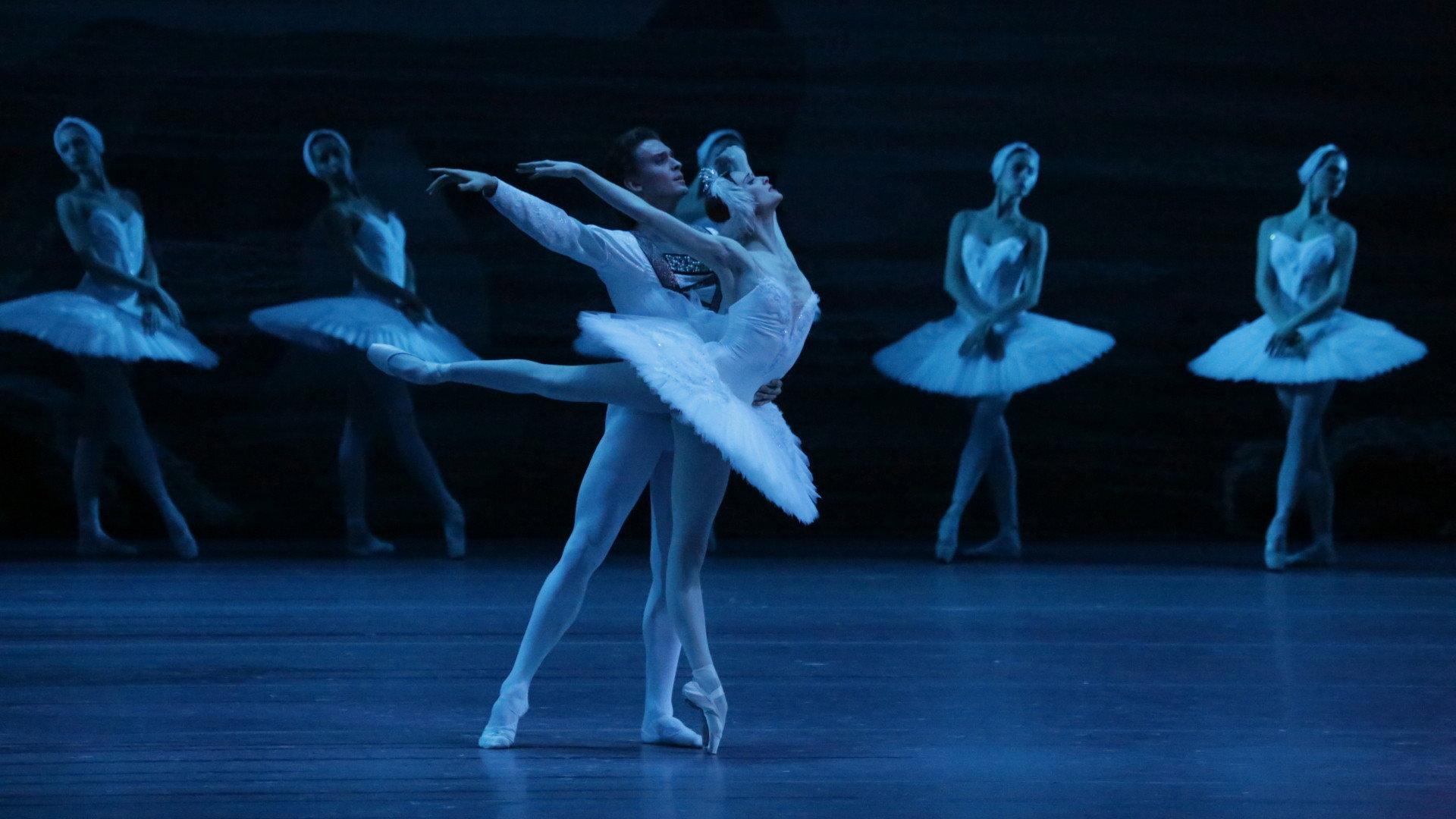 The Bolshoi Ballet: Swan Lake 2015 movie scene