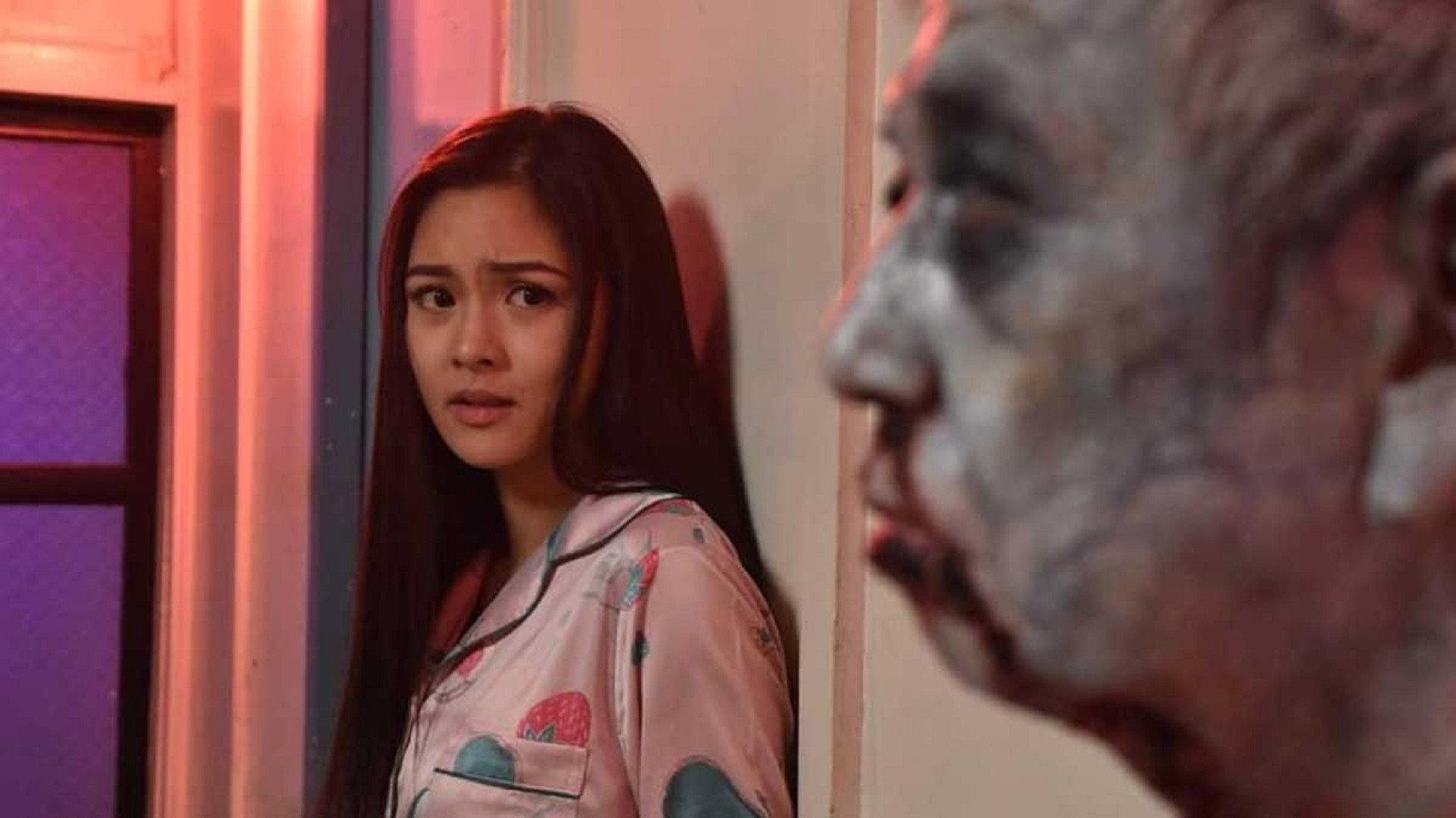 Huwag Kang Lalabas 2021 movie scene