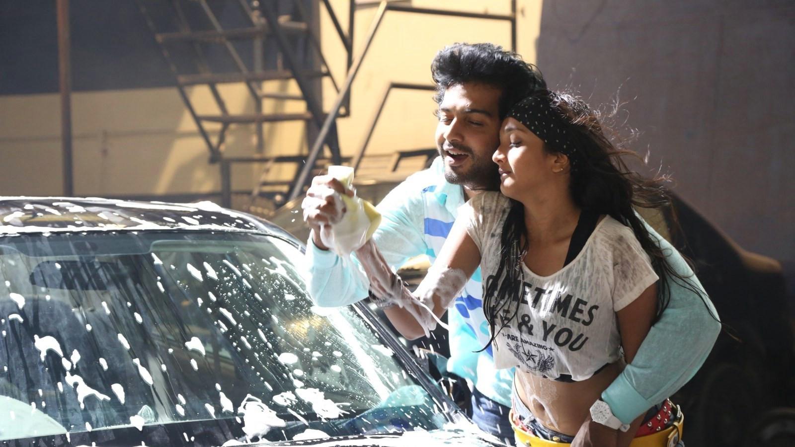 Aayirathil Iruvar 2017 movie scene