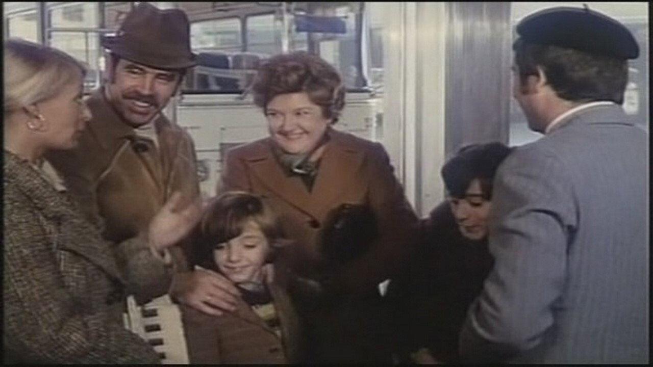 Eva, limpia como los chorros del oro 1977 movie scene
