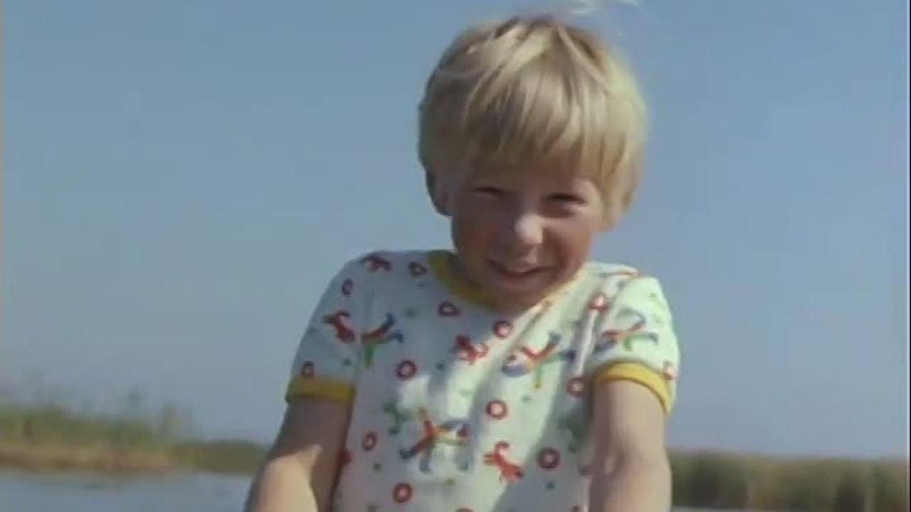 Alyoshka and Valet 1977 movie scene