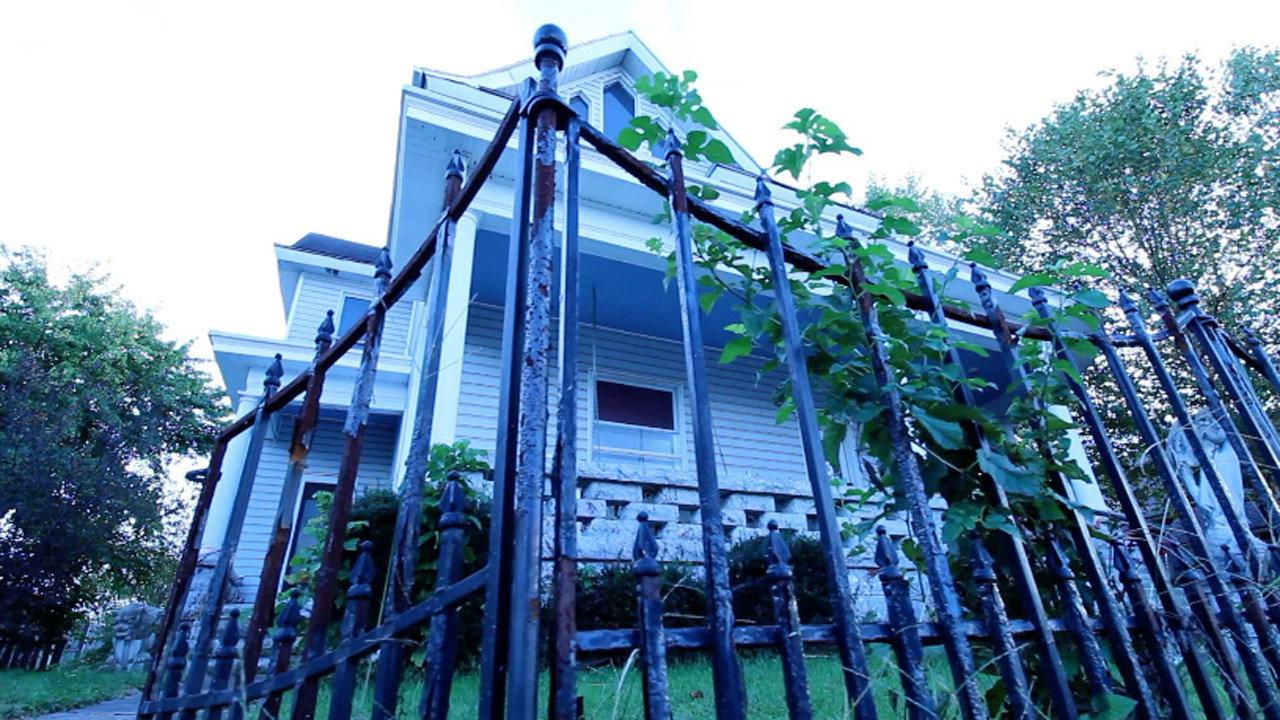 The Sallie House - Gateway to the Paranormal 2010 movie scene