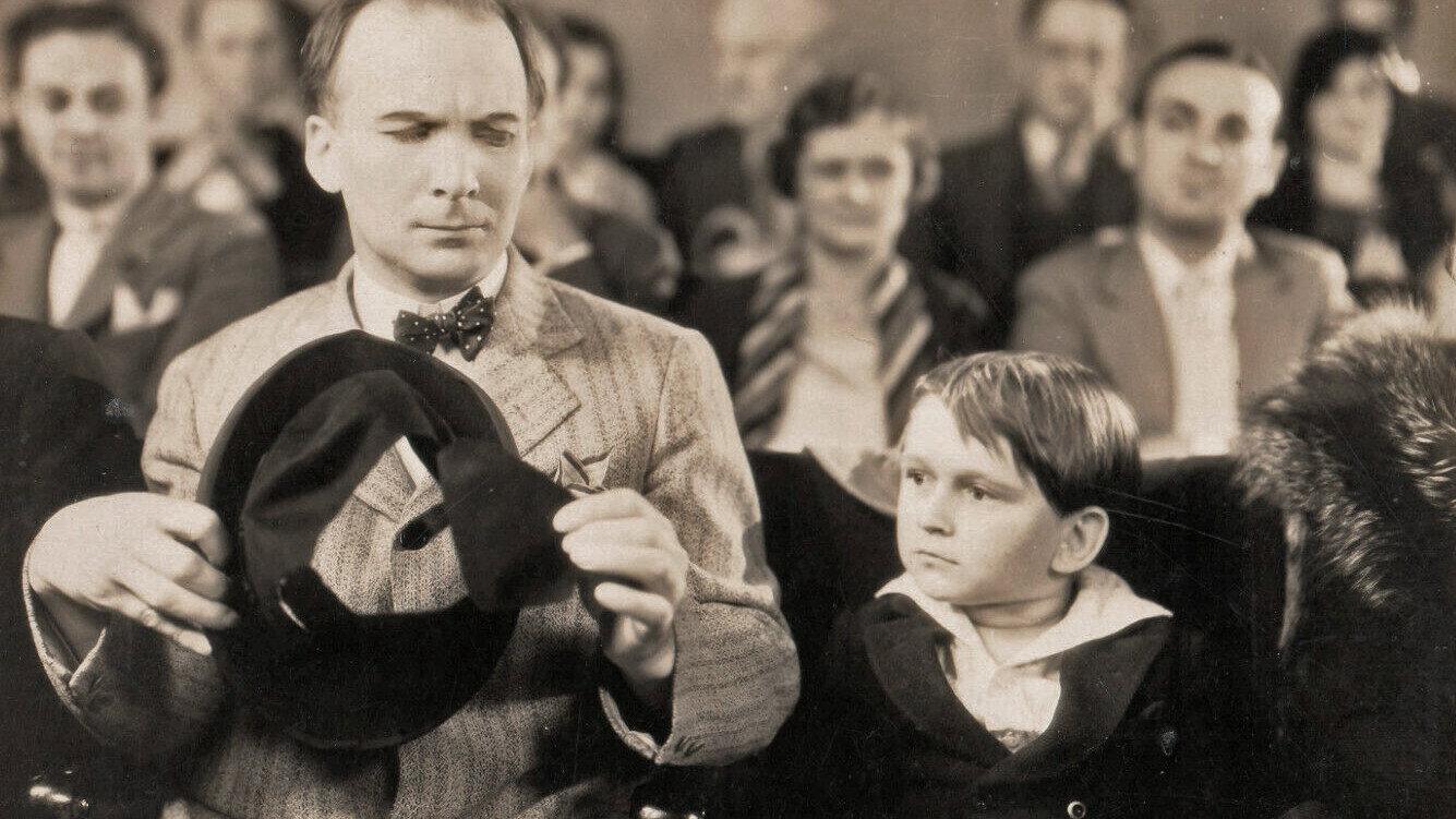 The Spider 1931 movie scene