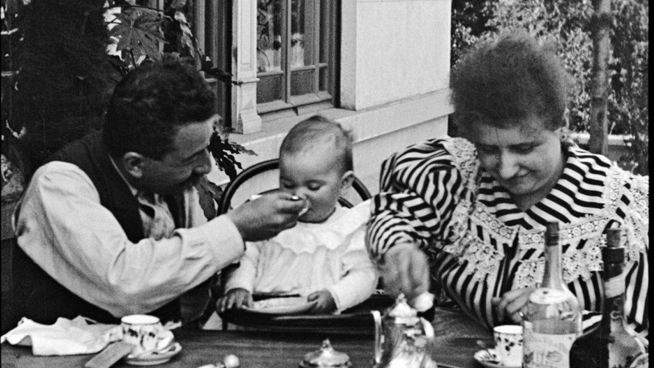 Baby's Meal 1895 movie scene