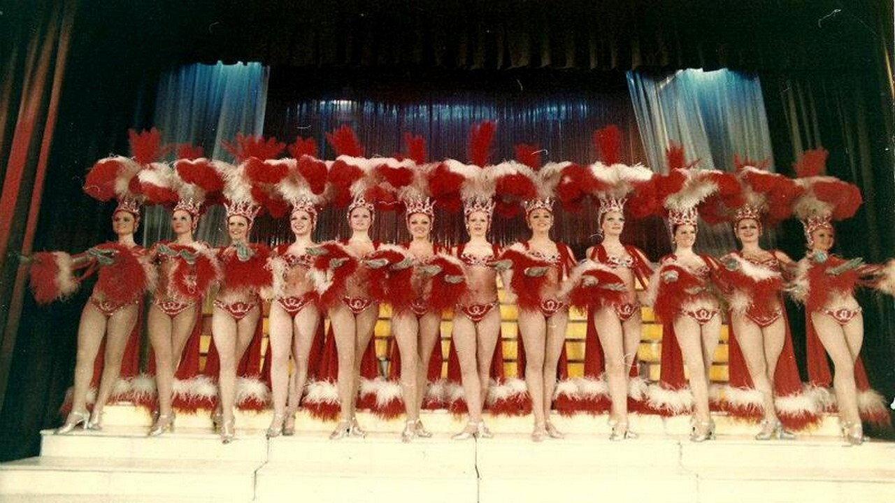 Las alegres chicas de Colsada 1984 movie scene