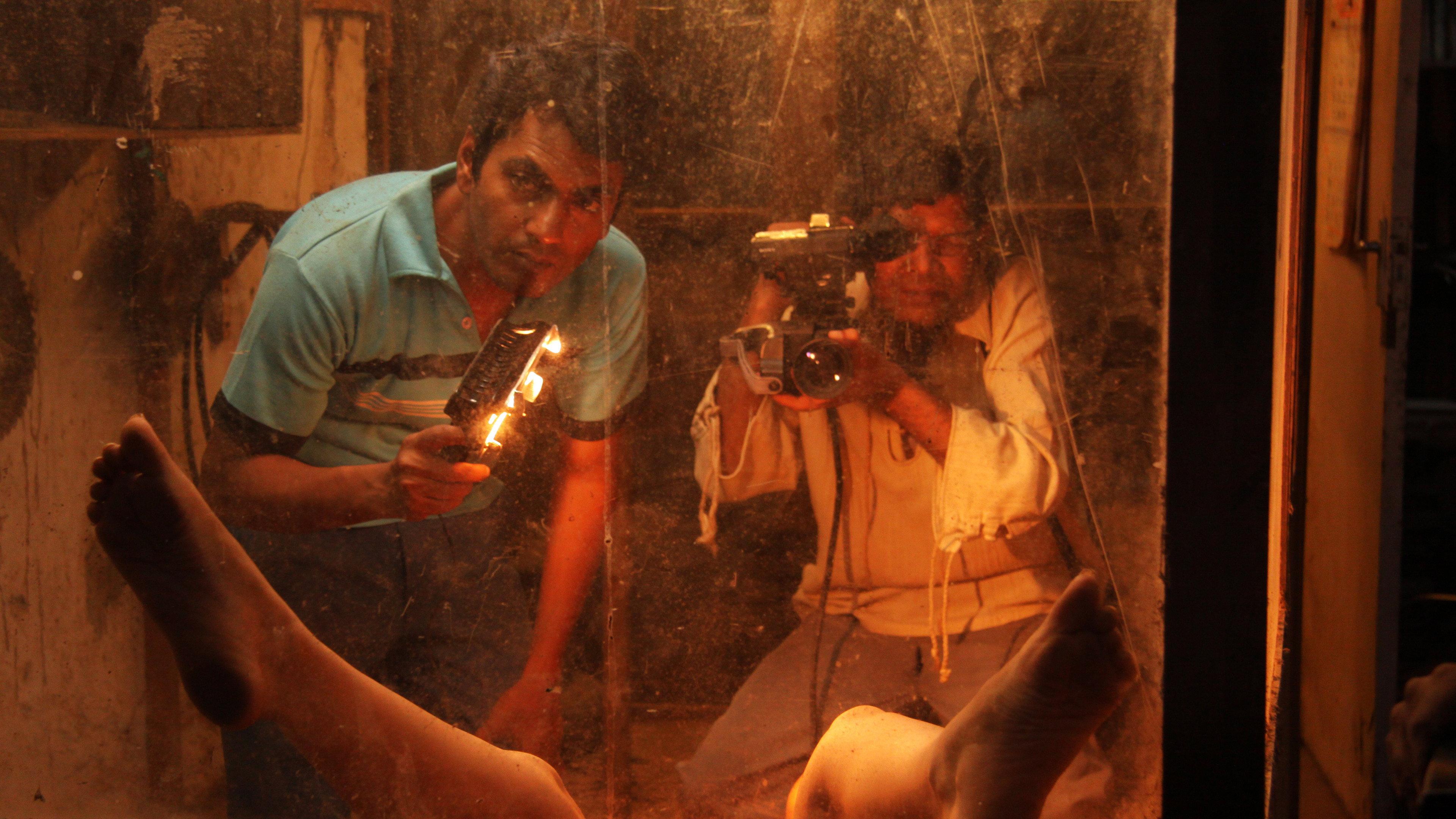 Miss Lovely 2014 movie scene