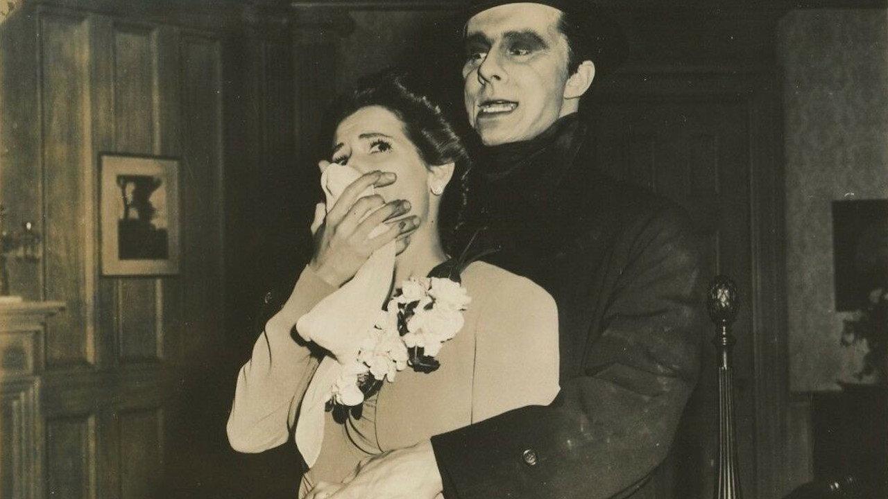 The Smiling Ghost 1941 movie scene