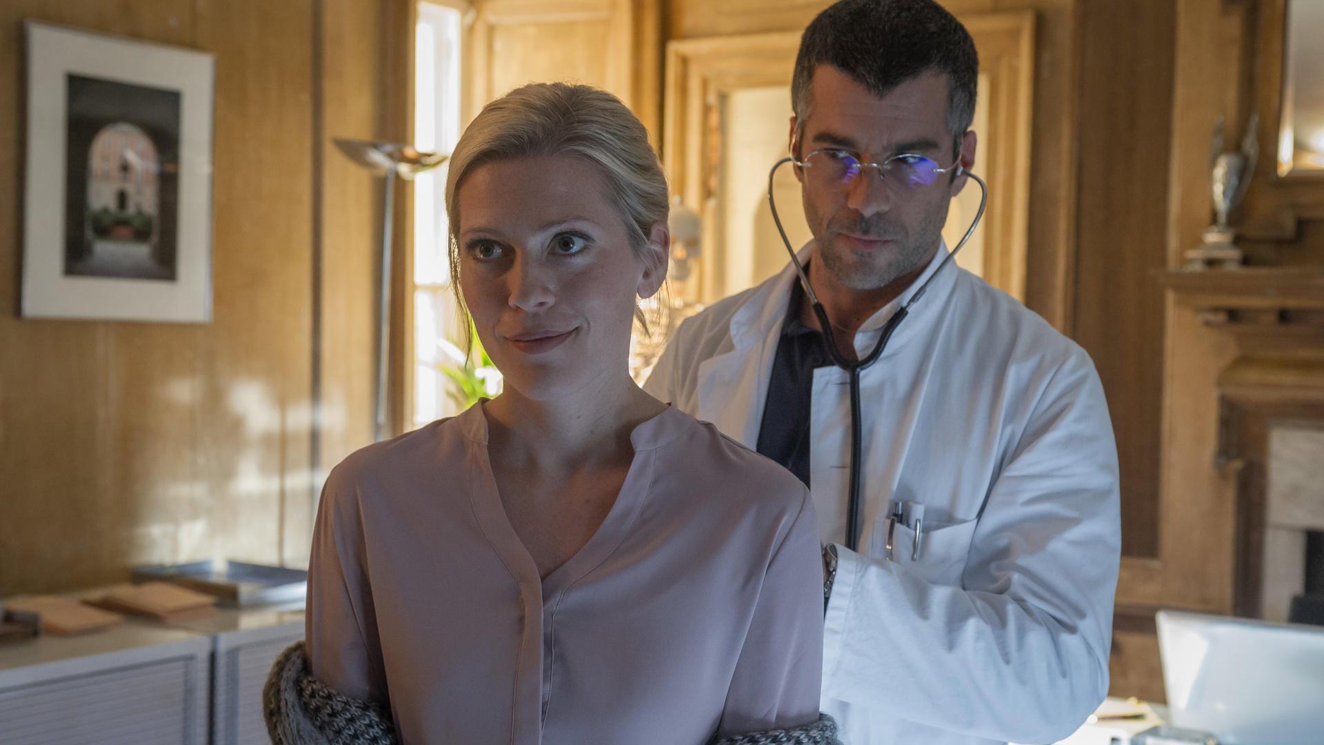 Rosamunde Pilcher: Ein Doktor und drei Frauen 2016 movie scene