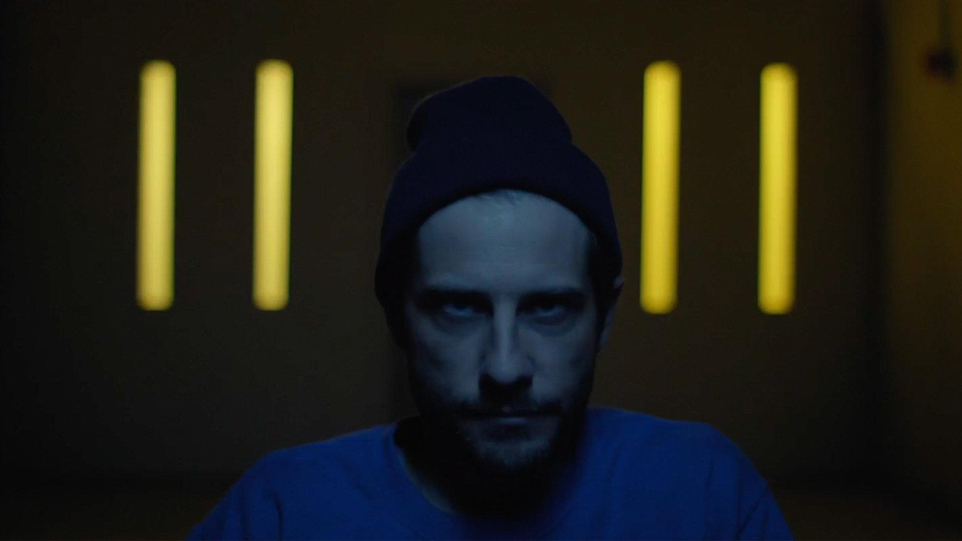 Saul at Night 2019 movie scene