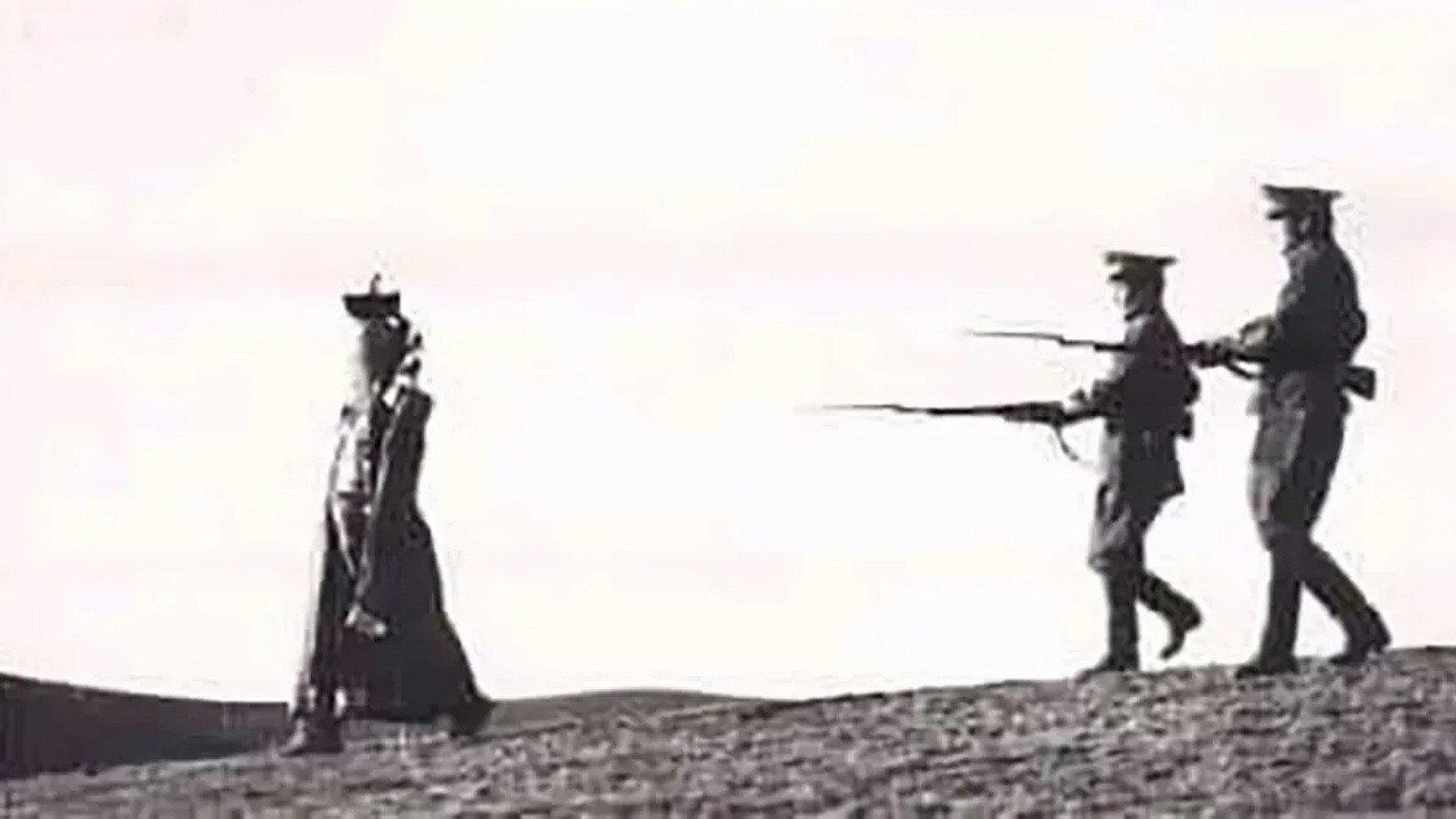 The Last Queen of the King 2000 movie scene