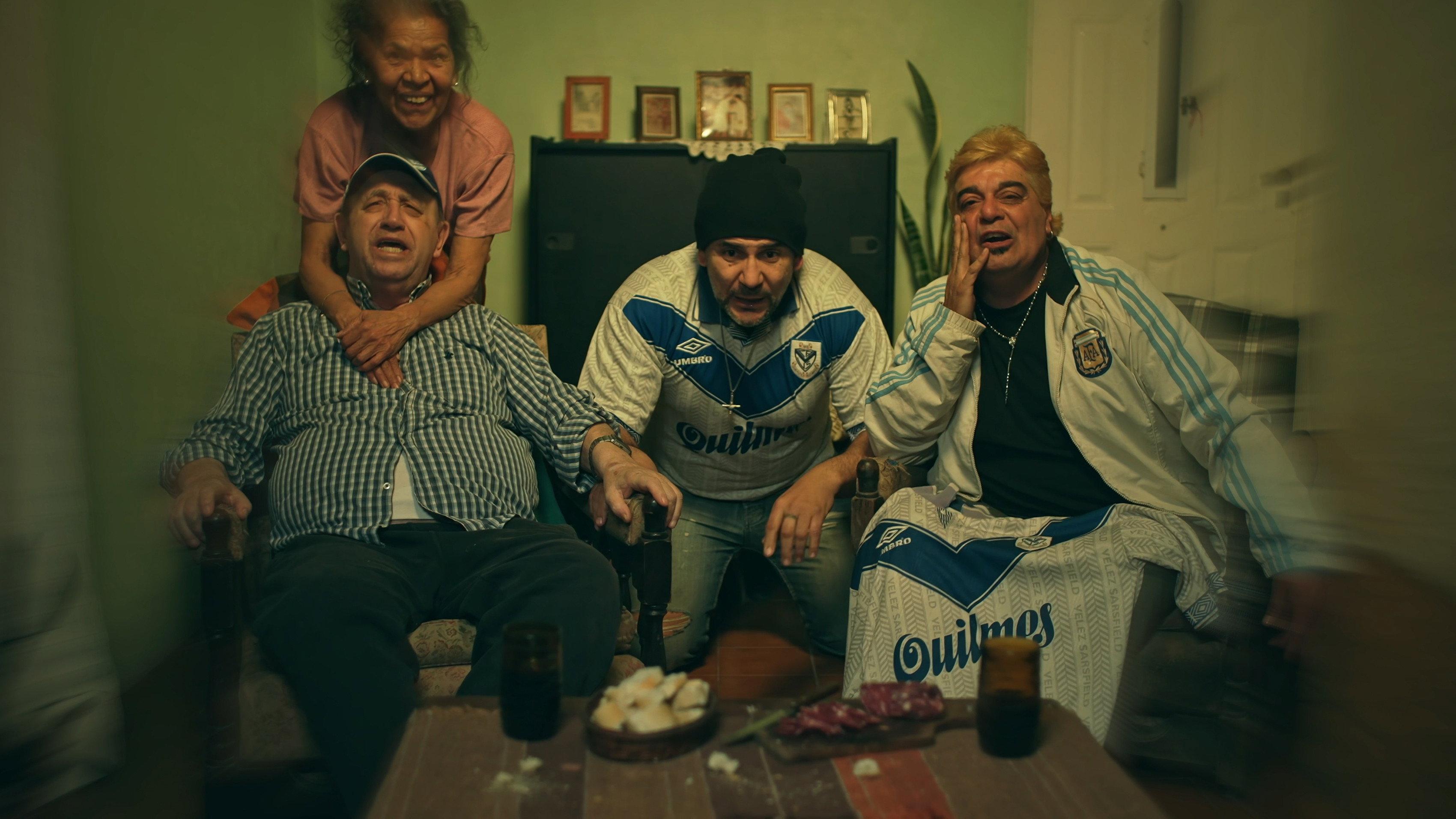 Maldigo en voz baja  movie scene