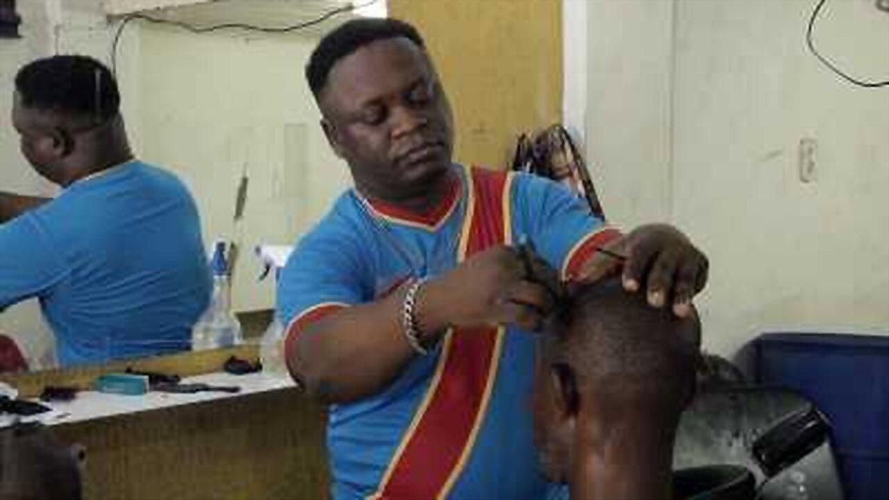 7 Haircuts in Congo 2022 movie scene