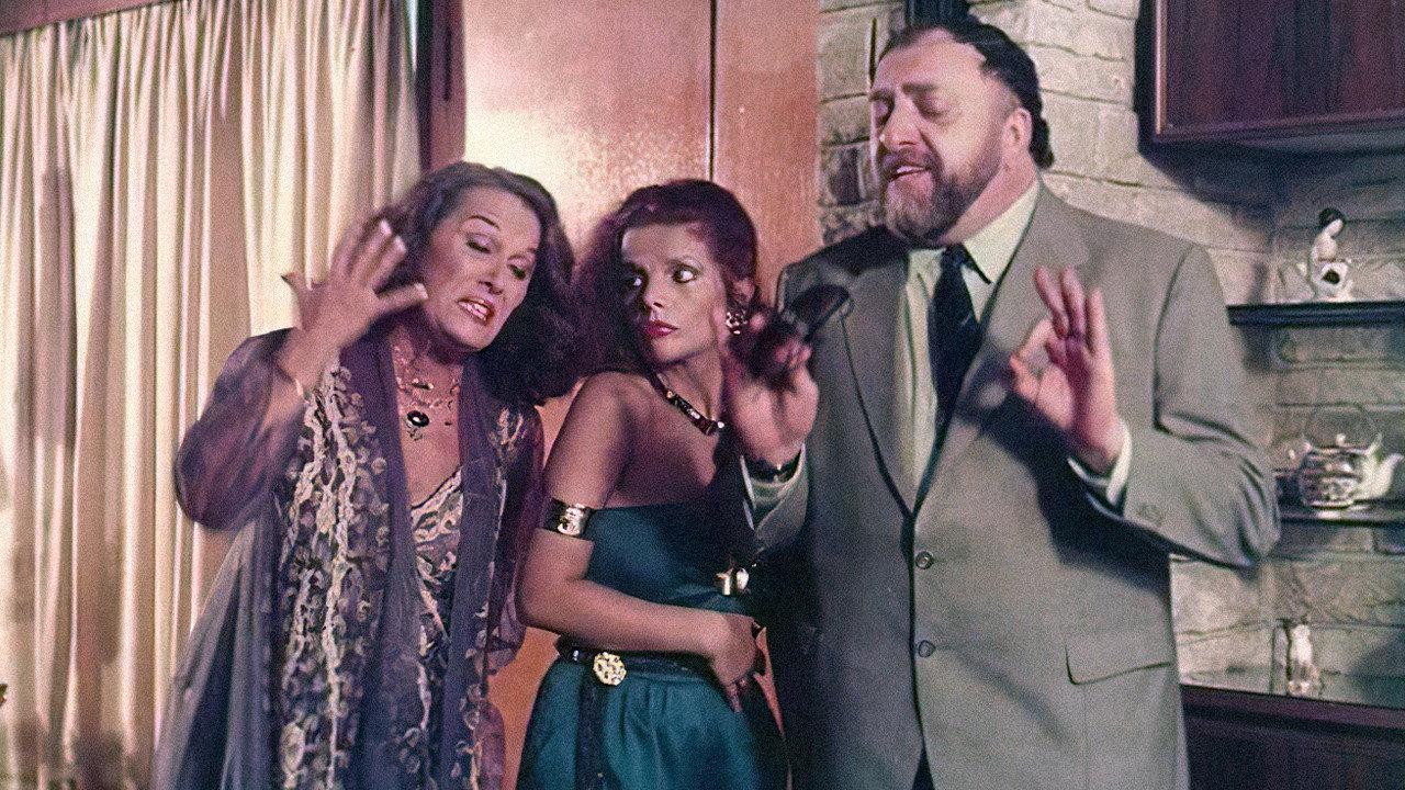 Las Lobas 1986 movie scene