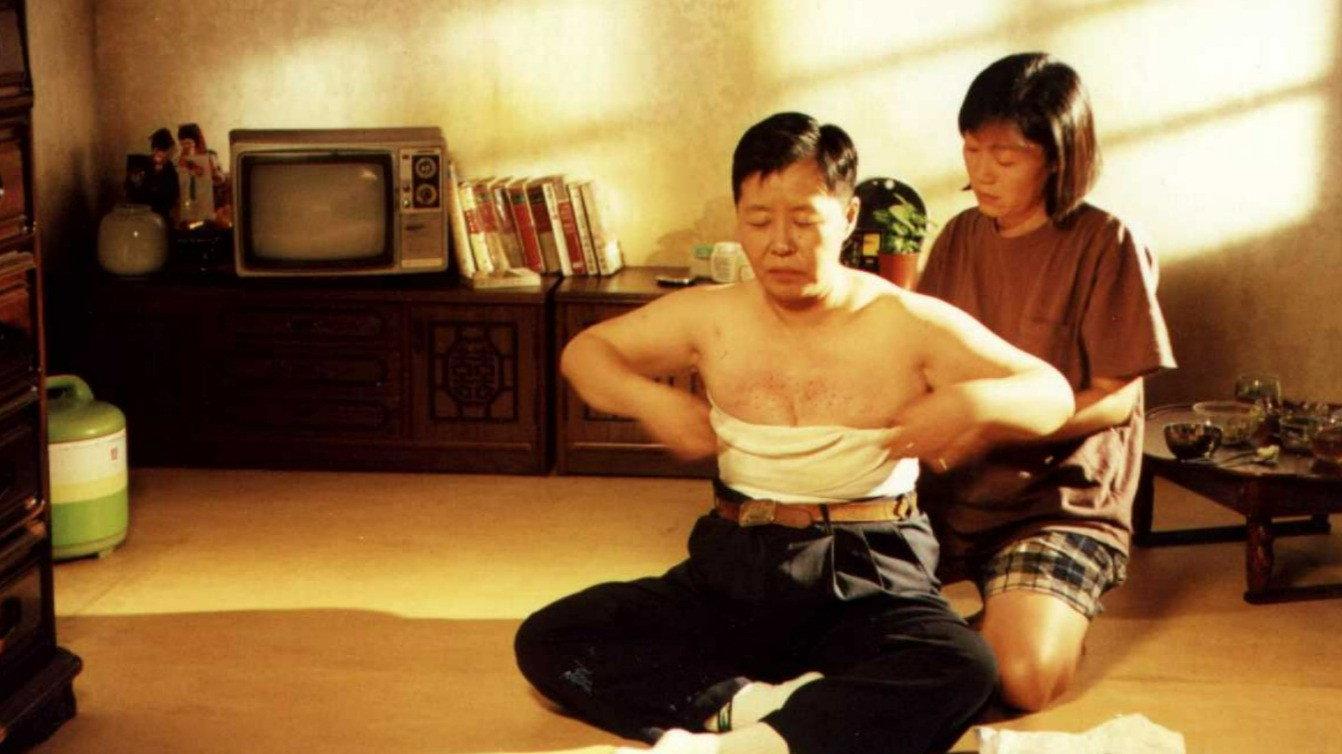 Uncle 'Bar' at Barbershop 2000 movie scene