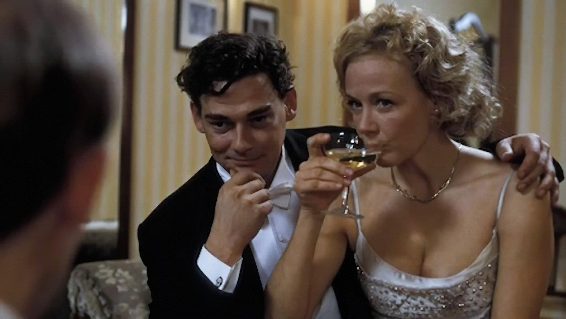 Rosenstrasse 2003 movie scene
