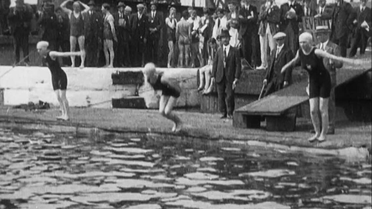 Port of London's Aquatic Sports 1925 movie scene