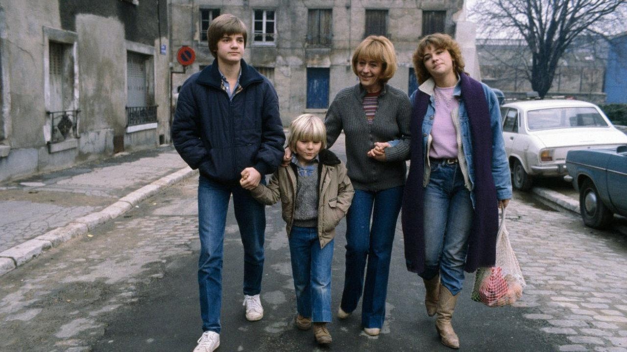 La vie continue 1981 movie scene
