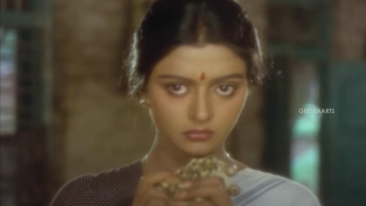 Swarnakamalam 1988 movie scene