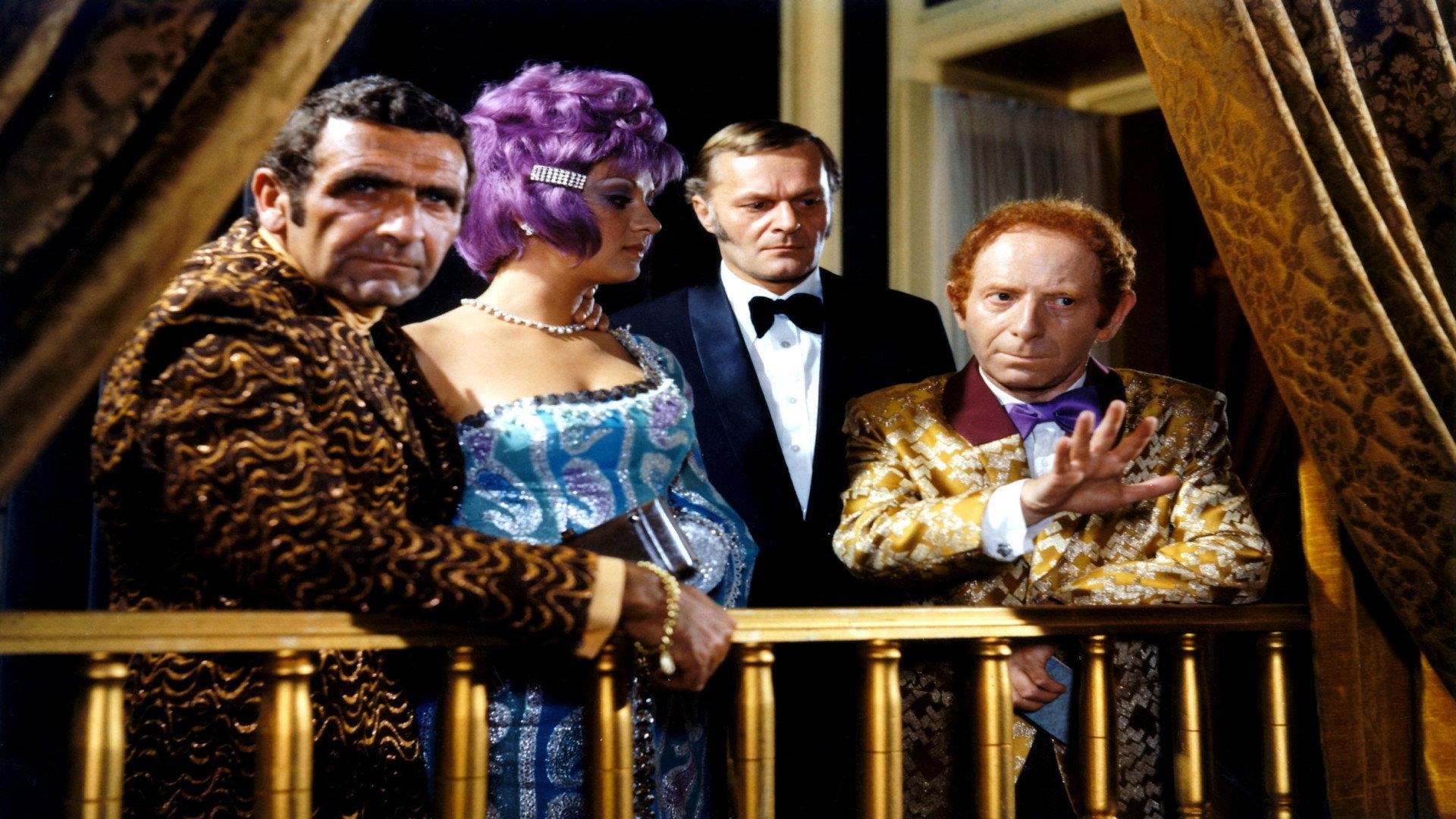 Seven Tons of Dollar 1973 movie scene