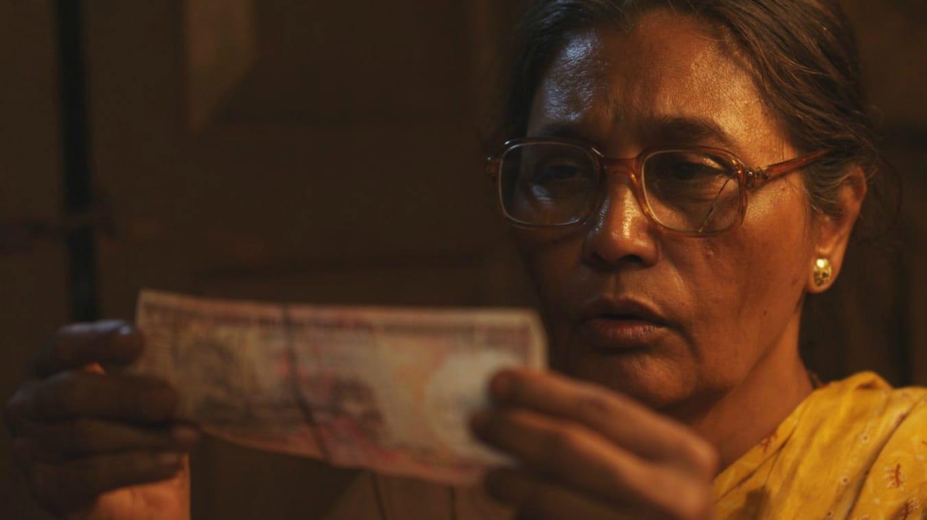 1000 Rupee Note 2014 movie scene