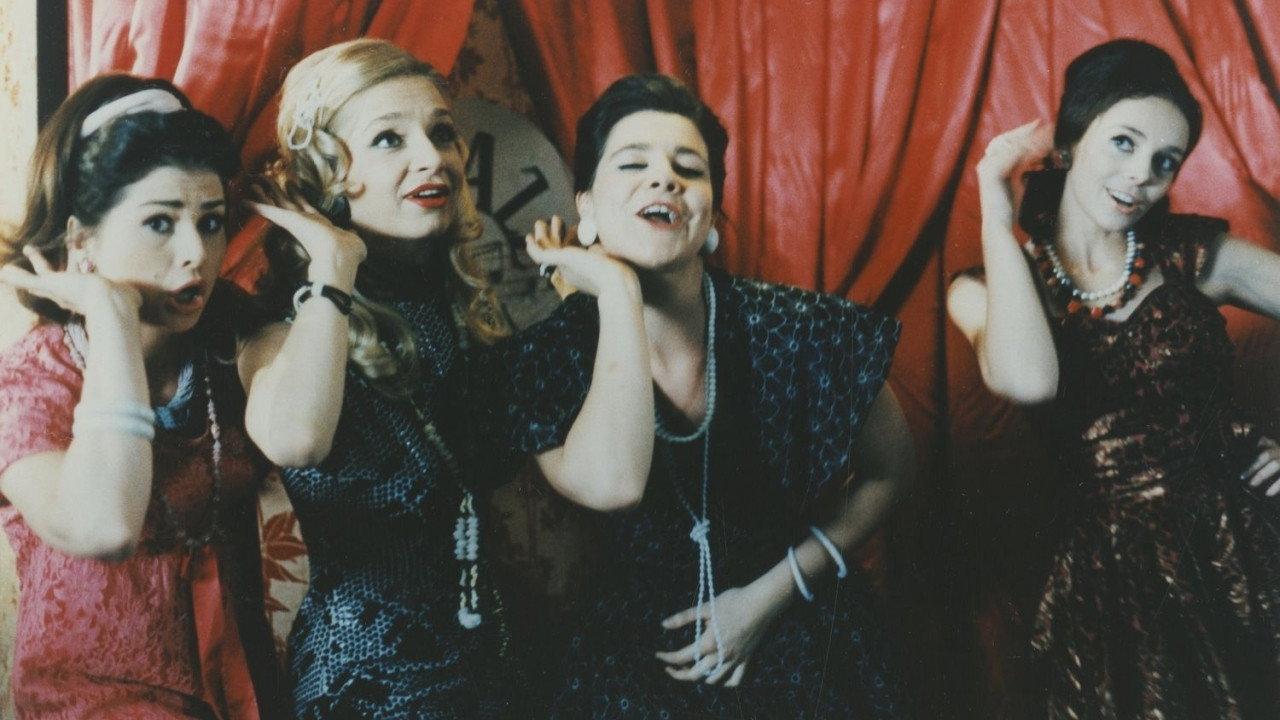 Dollybirds 1997 movie scene