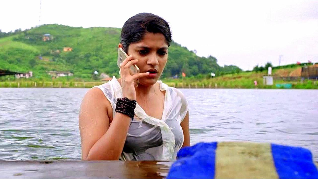 Sarvopari Palakkaran 2017 movie scene