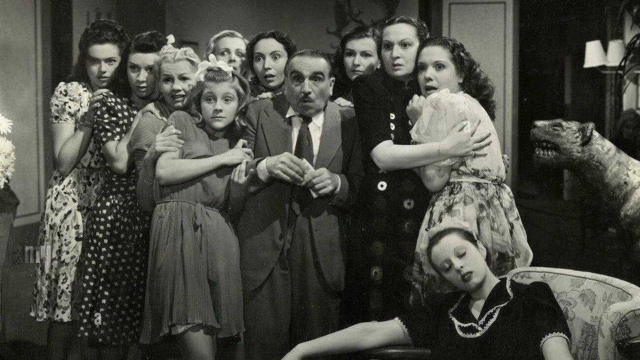 Le signorine della villa accanto 1942 movie scene