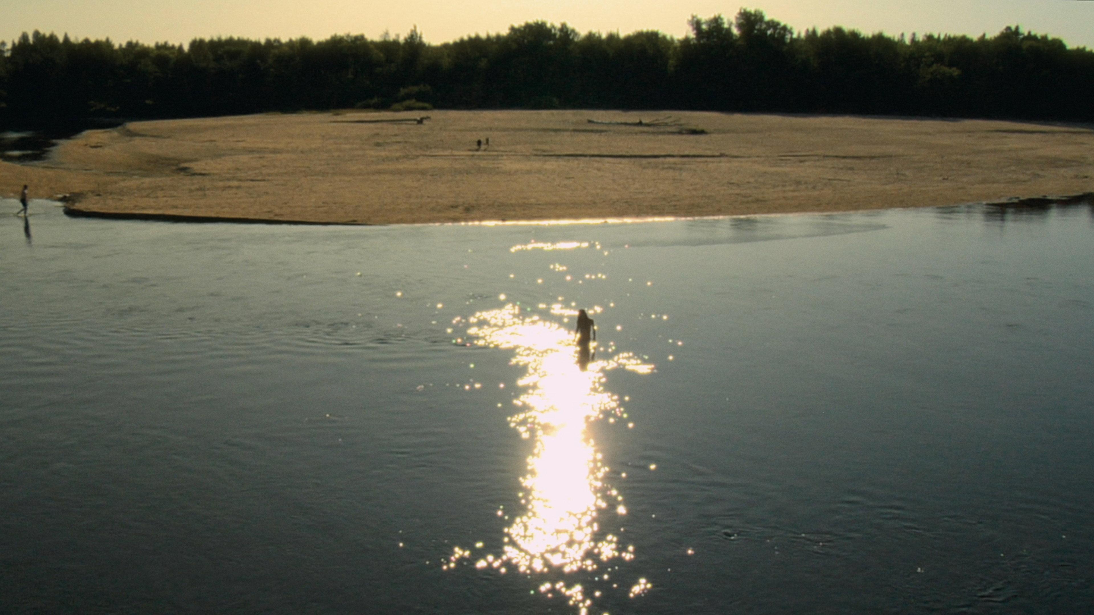 Comme des mouches 2011 movie scene