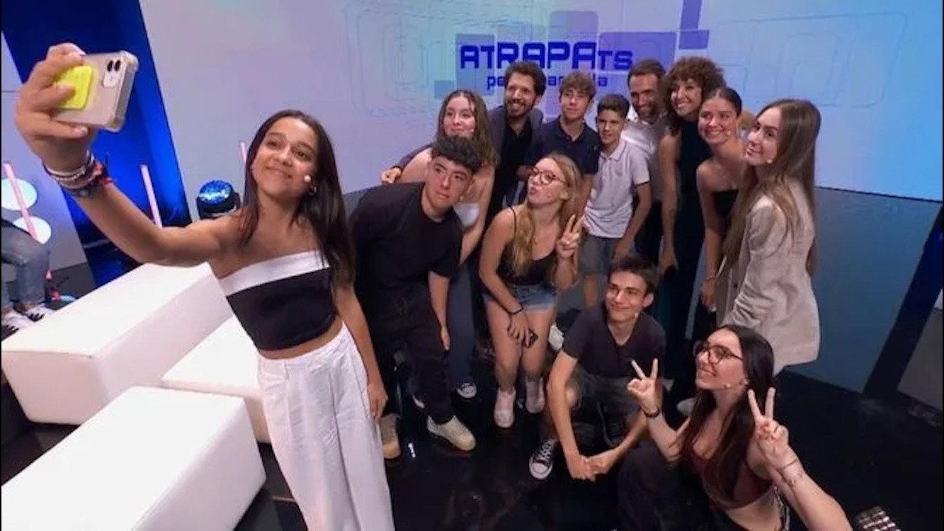 Atrapats per la pantalla 2024 movie scene