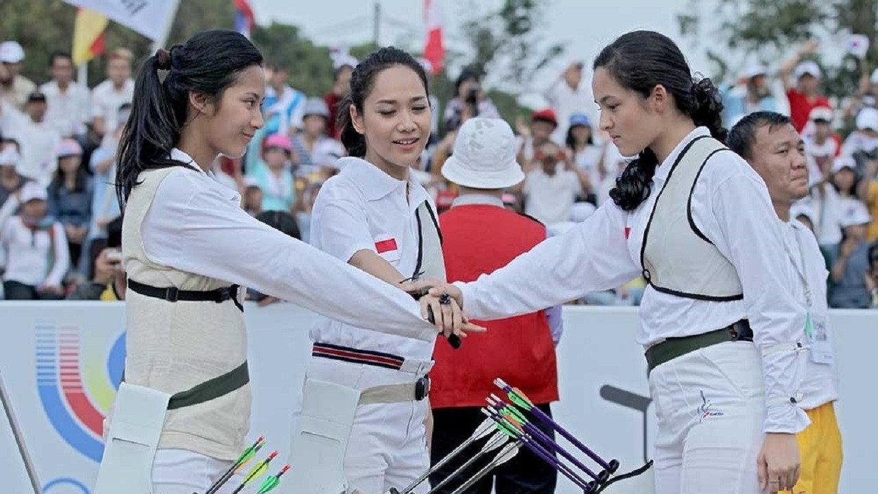 3 Heroines 2016 movie scene