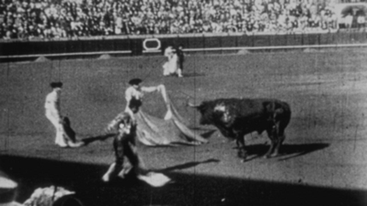 Espagne : courses de taureaux 1897 movie scene
